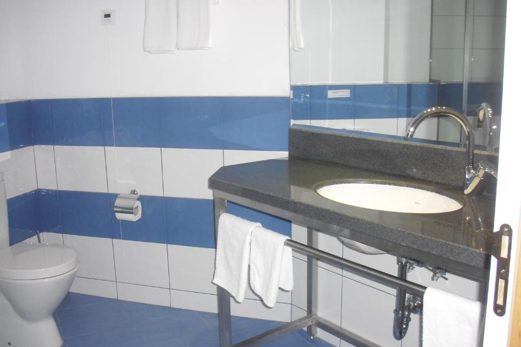 Universal Hotel Dupnitsa Room photo